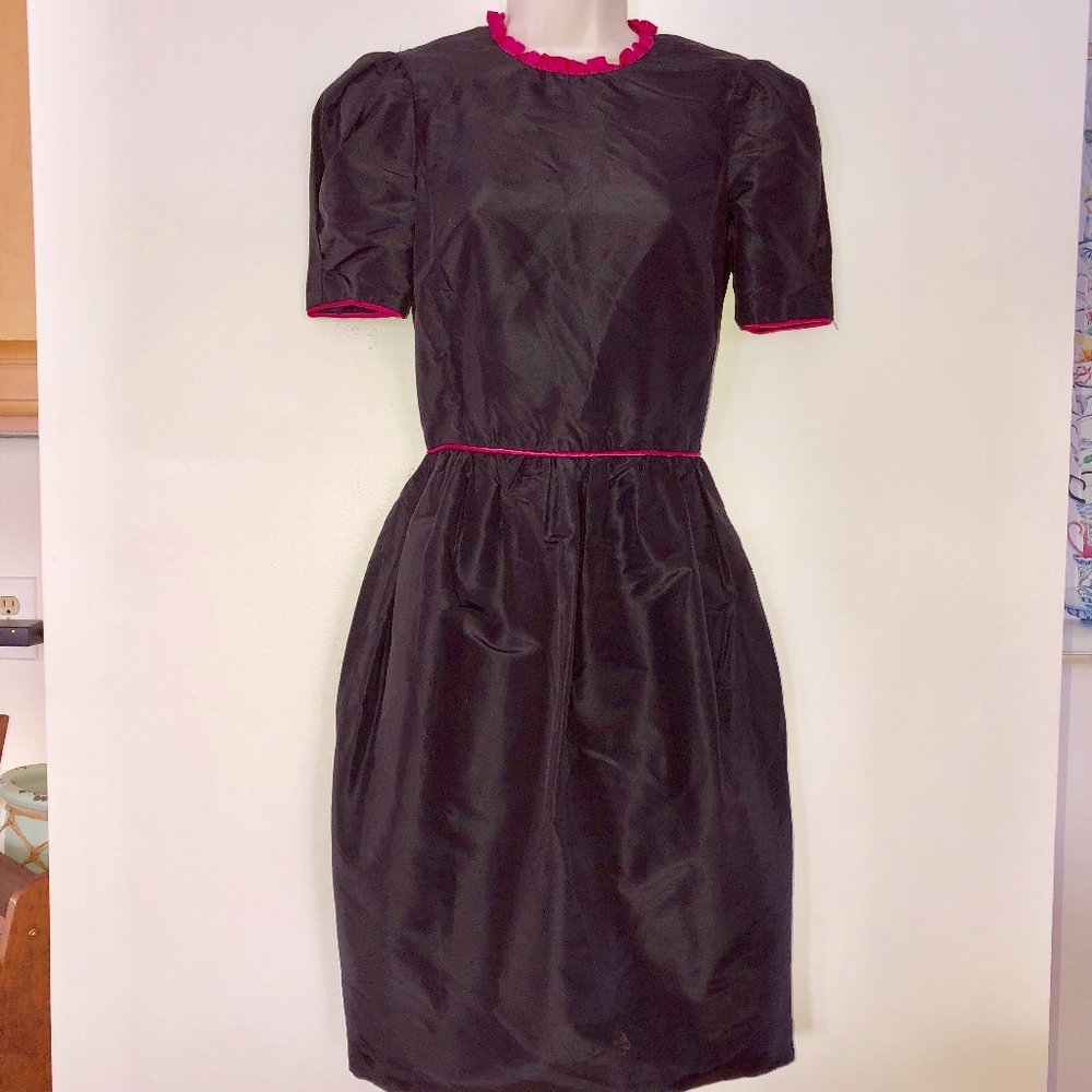 LISSA MAR black zip 100% silk dress w/pink piping